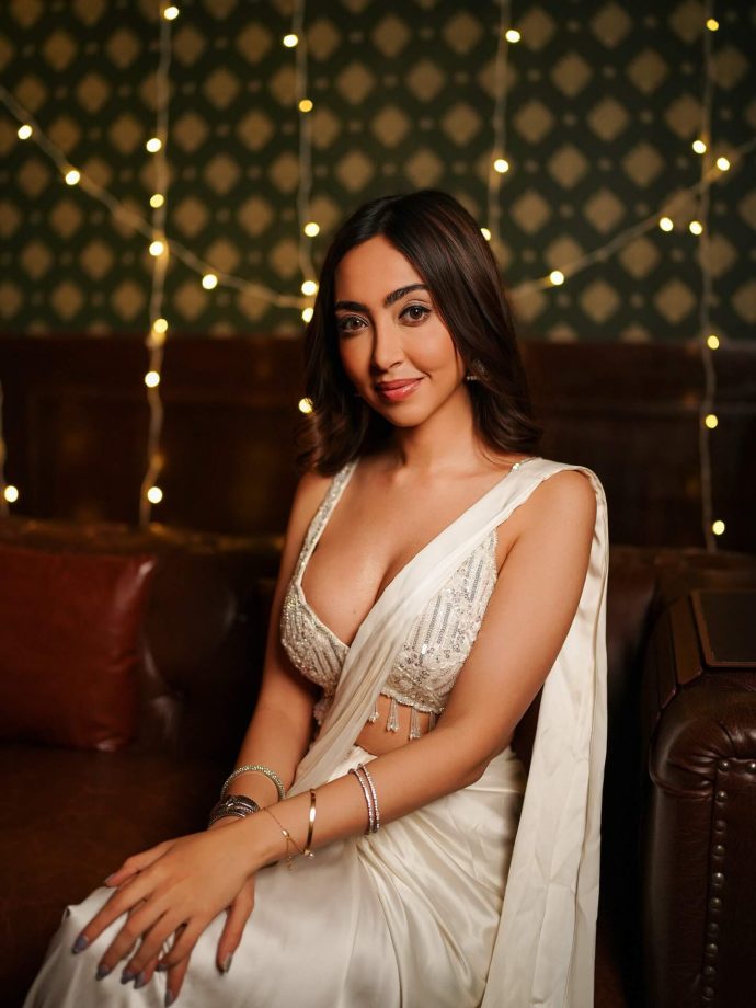 Kaashvi Hiranandani Stuns In Satin Saree, Scout's Reaction Takes The Spotlight 973345