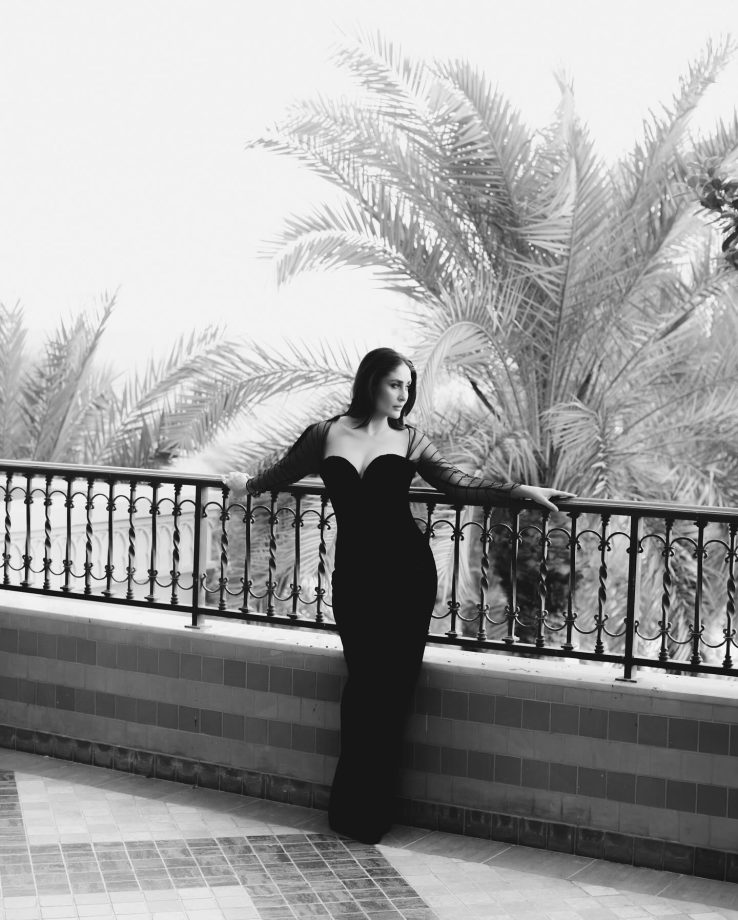 Kareena Kapoor's Big Bold Beautiful Look in Black Corset Gown and Sheer Sleeves 972002