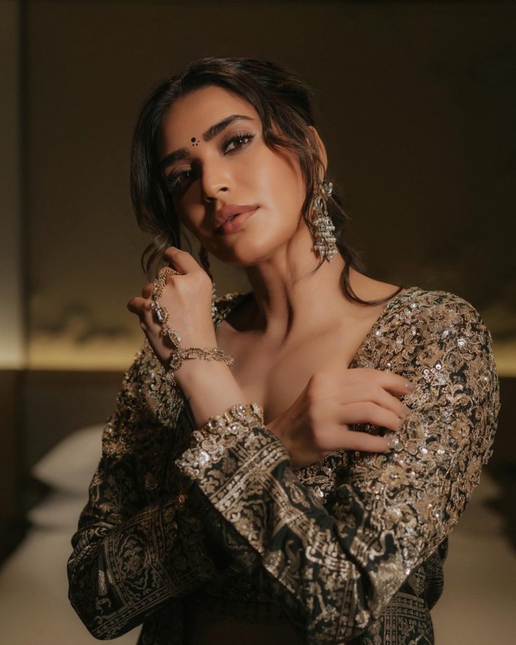 Karishma Tanna Defines Luxury in Black and Gold 972242
