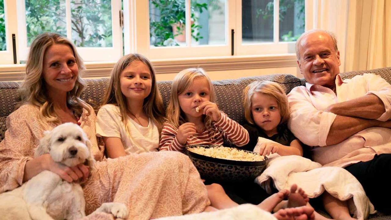 Kelsey Grammer, 70, Welcomes Eighth Child with Wife Kayte Walsh, Reflects on Fatherhood and Family 974216