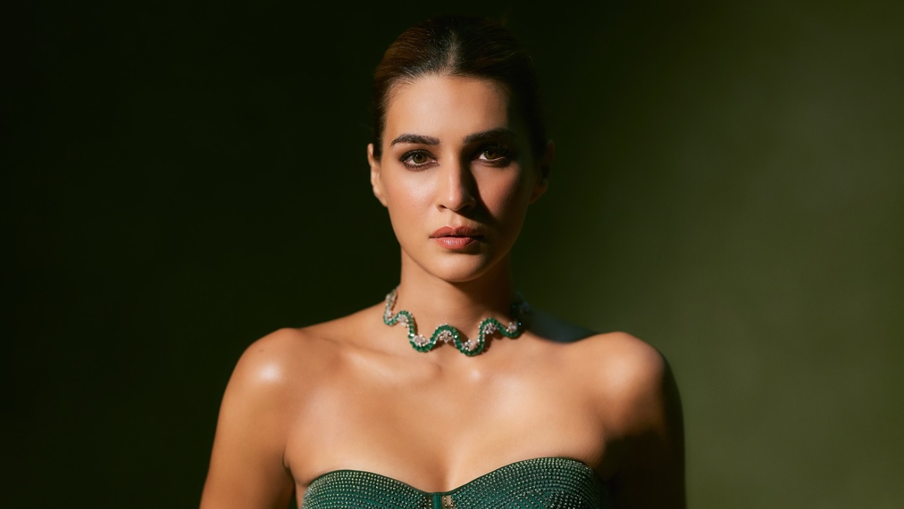 Kriti Sanon's Dazzling Filmfare Look 973668