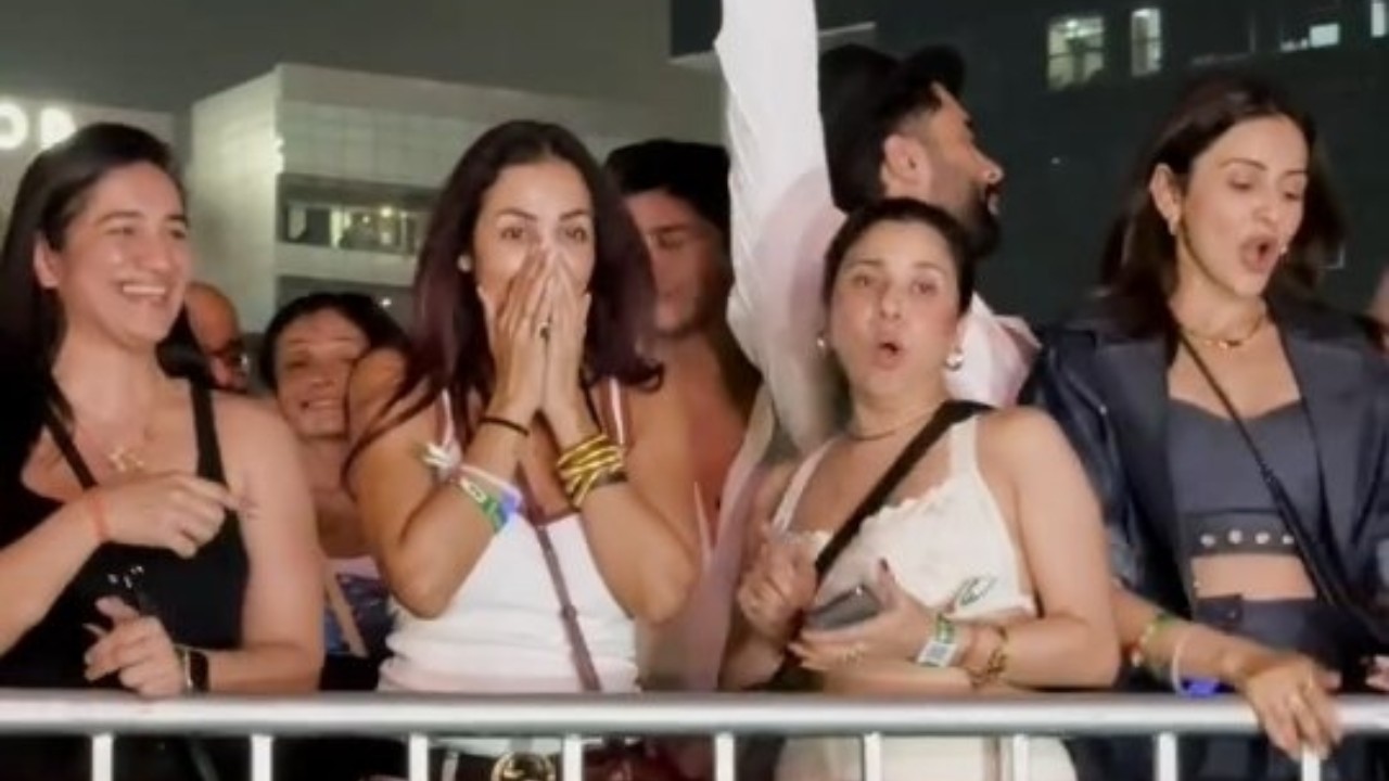 Malaika Arora, Rakul Preet Singh & Jackky Bhagnani Groove as Enrique Iglesias Sets Mumbai Ablaze at MMRDA Grounds! 974325