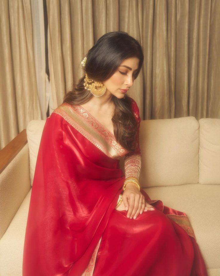 Mouni Roy’s Goddess Look from Durga Puja 970826