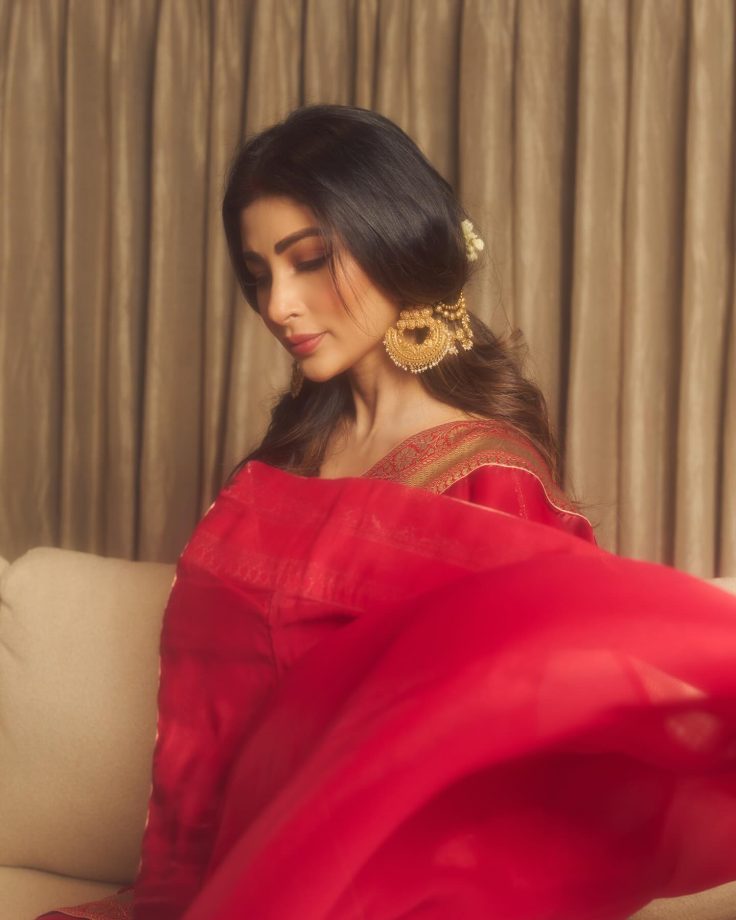 Mouni Roy’s Goddess Look from Durga Puja 970828
