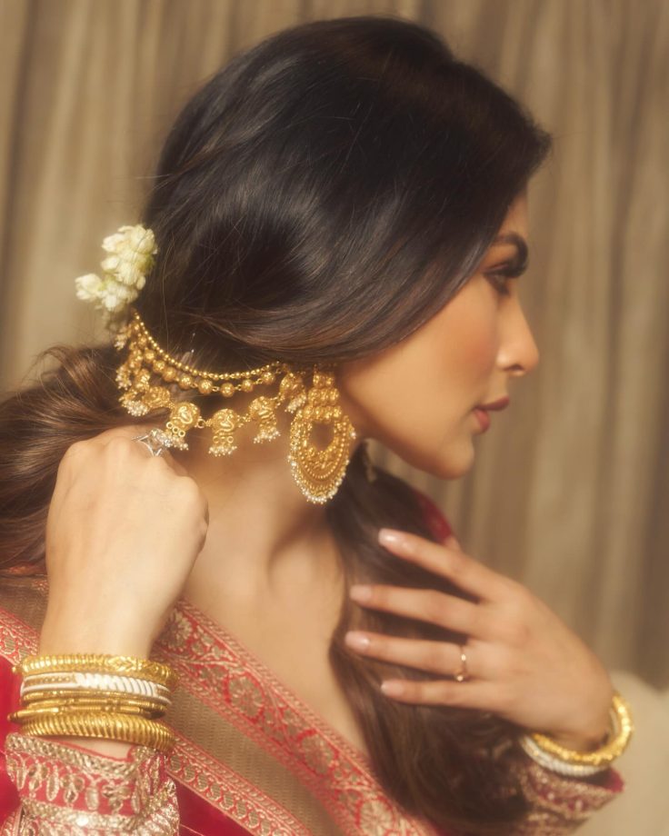 Mouni Roy’s Goddess Look from Durga Puja 970831