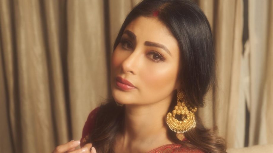 Mouni Roy’s Goddess Look from Durga Puja 970834