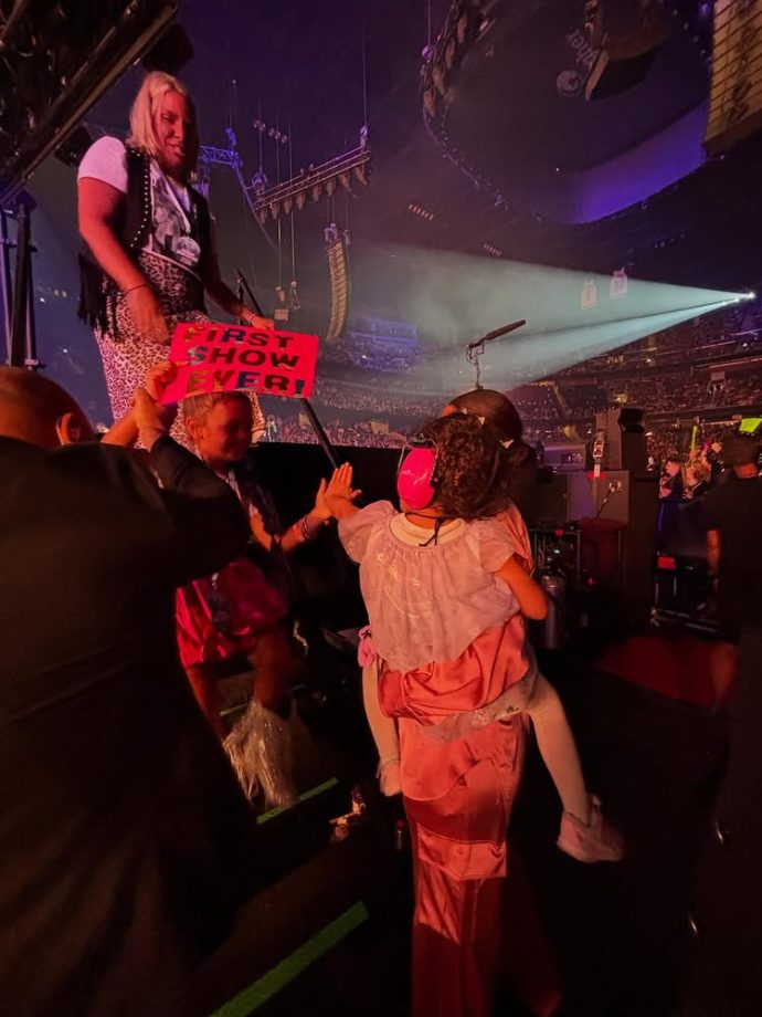 Priyanka Chopra Jonas Shares Adorable Moments with Daughter Malti from Tour; Nick Jonas Can’t Stop Gushing 974200