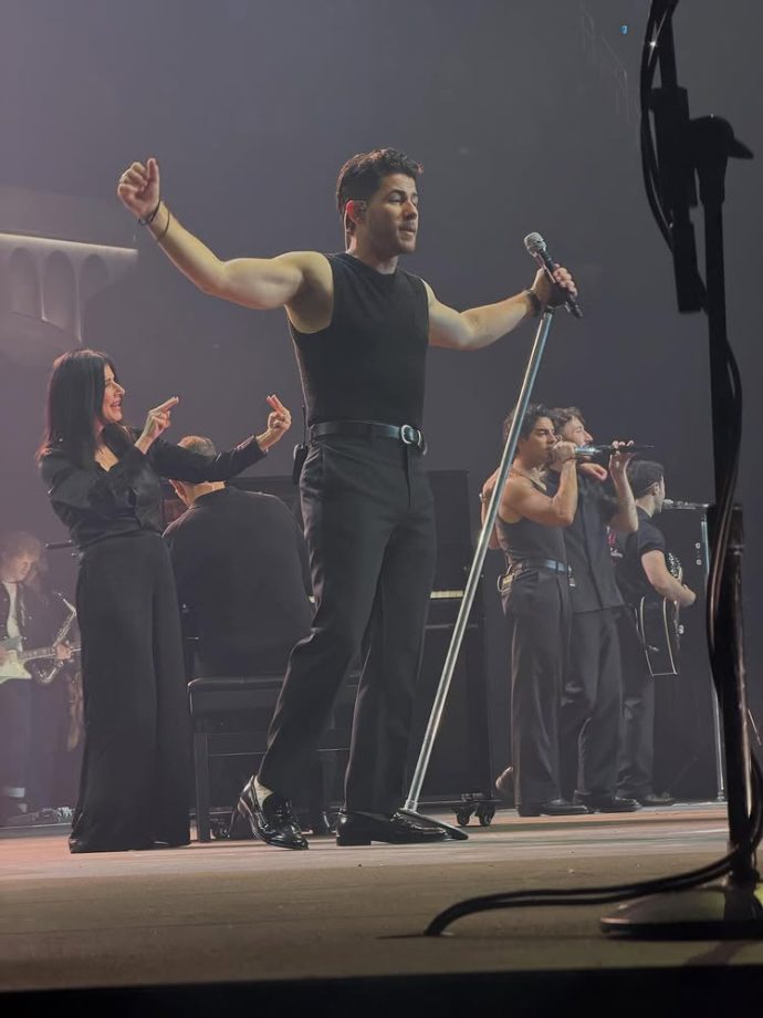 Priyanka Chopra Jonas Shares Adorable Moments with Daughter Malti from Tour; Nick Jonas Can’t Stop Gushing 974201