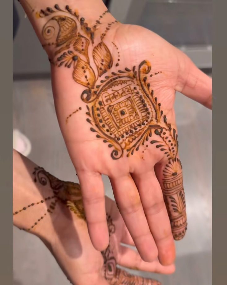 Priyanka Chopra, Shriya Saran & Maheep Kapoor Bring Glamour and Love to Karwa Chauth 2025 Celebrations 971854