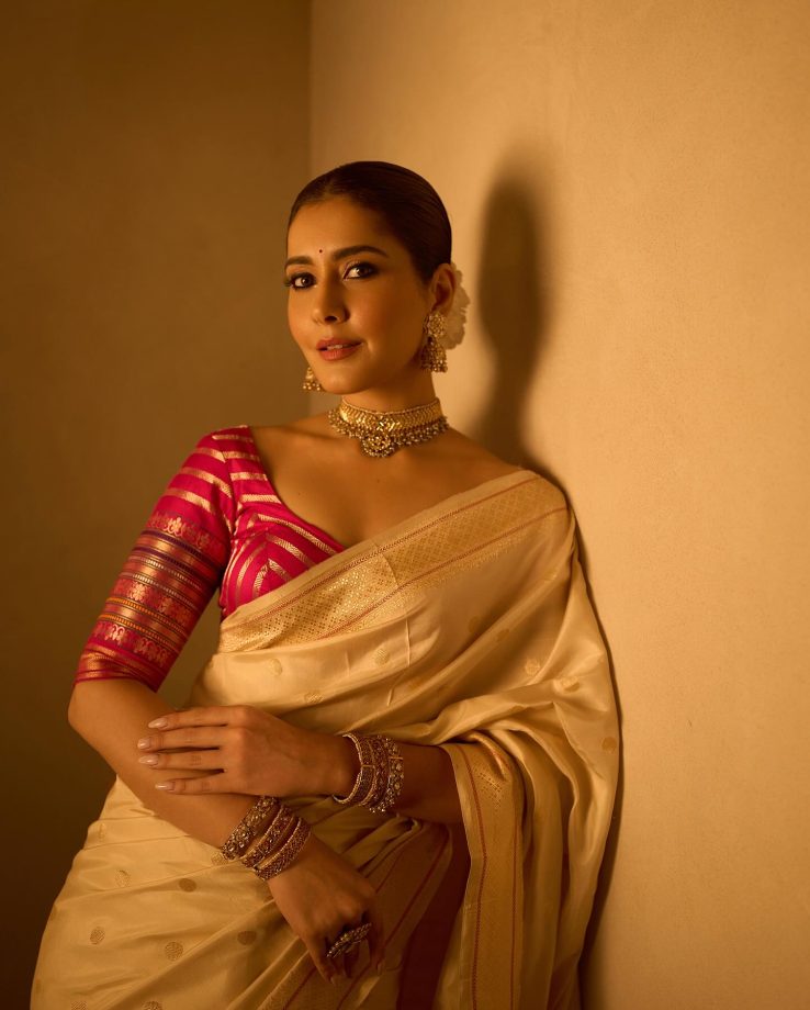 Raashi Khanna Channels Regal Grace in Silk and Tradition 972080