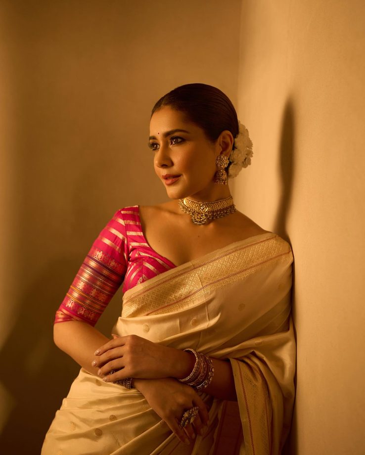 Raashi Khanna Channels Regal Grace in Silk and Tradition 972073