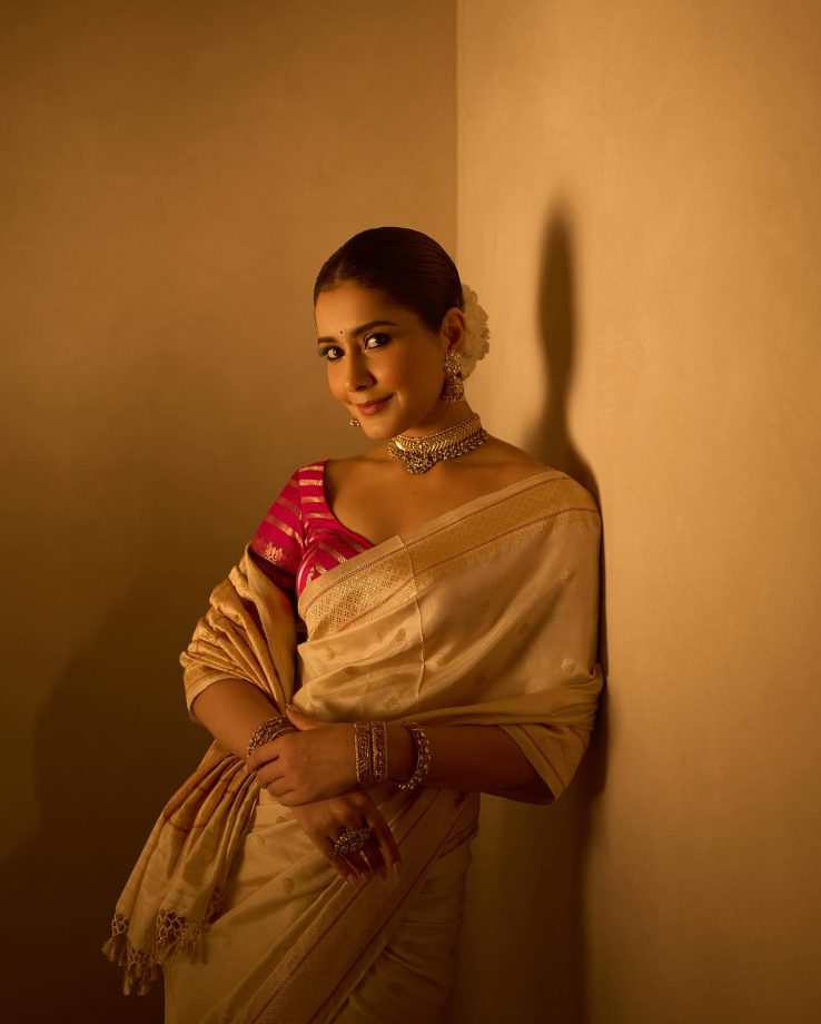 Raashi Khanna Channels Regal Grace in Silk and Tradition 972075