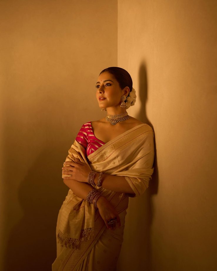 Raashi Khanna Channels Regal Grace in Silk and Tradition 972077