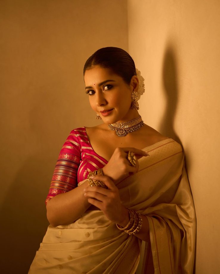 Raashi Khanna Channels Regal Grace in Silk and Tradition 972078