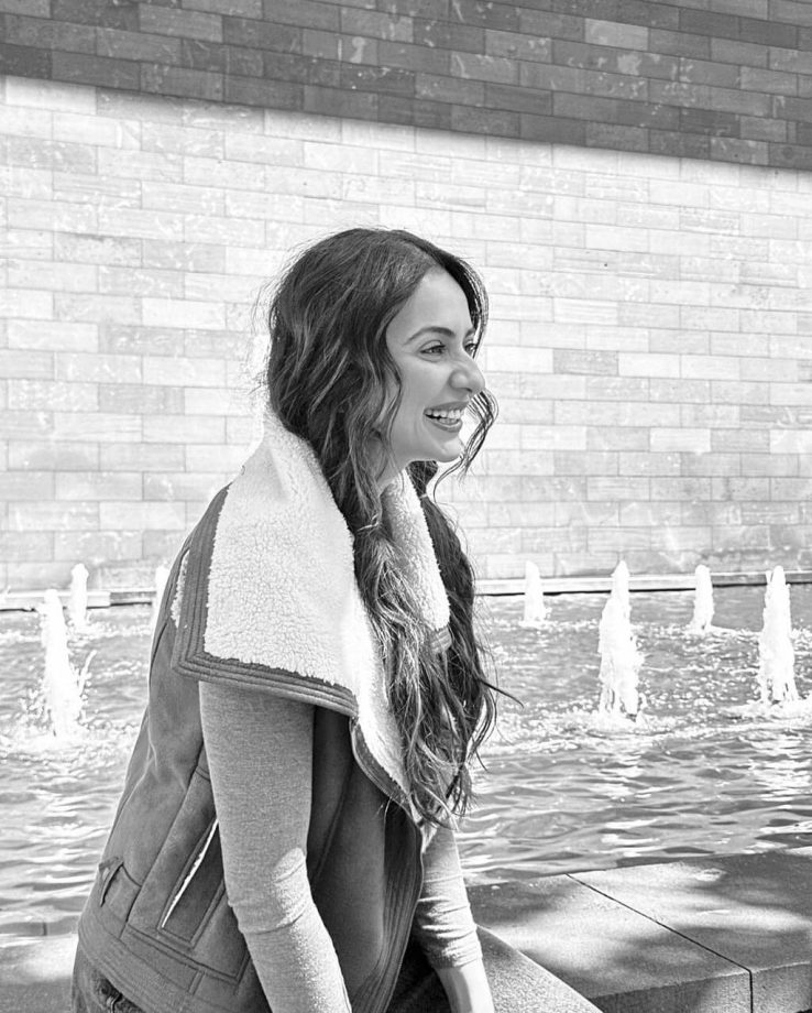 Rakul Preet Singh’s Effortless Monochrome Moment 972195