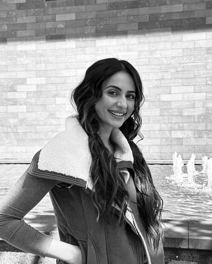 Rakul Preet Singh’s Effortless Monochrome Moment 972196