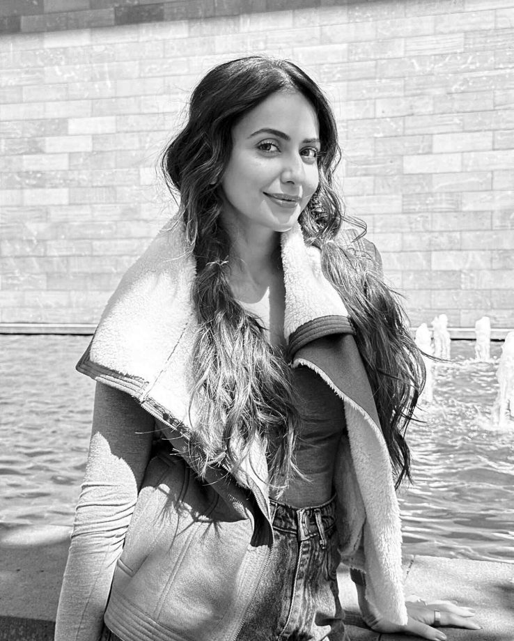 Rakul Preet Singh’s Effortless Monochrome Moment 972197