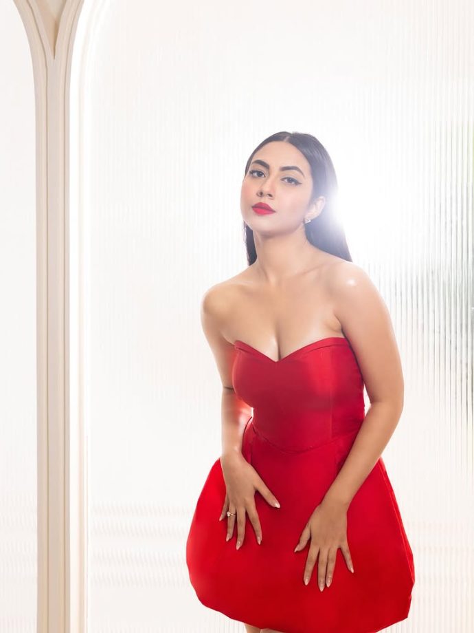 Reem Shaikh Sets Hearts Racing in a Fiery Scarlet Mini Dress 971185