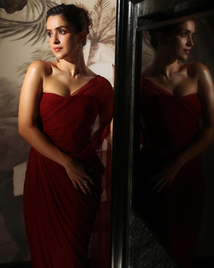 Sanya Malhotra Dazzles in a Perfect Blend of Saree and Glam 973703