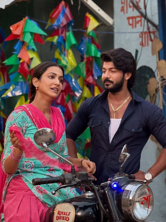 Sheezan Khan Shares Unseen Pics From ‘Ganga Mai Ki Betiyan’, Amandeep Sidhu’s Comment Sparks Buzz 974165