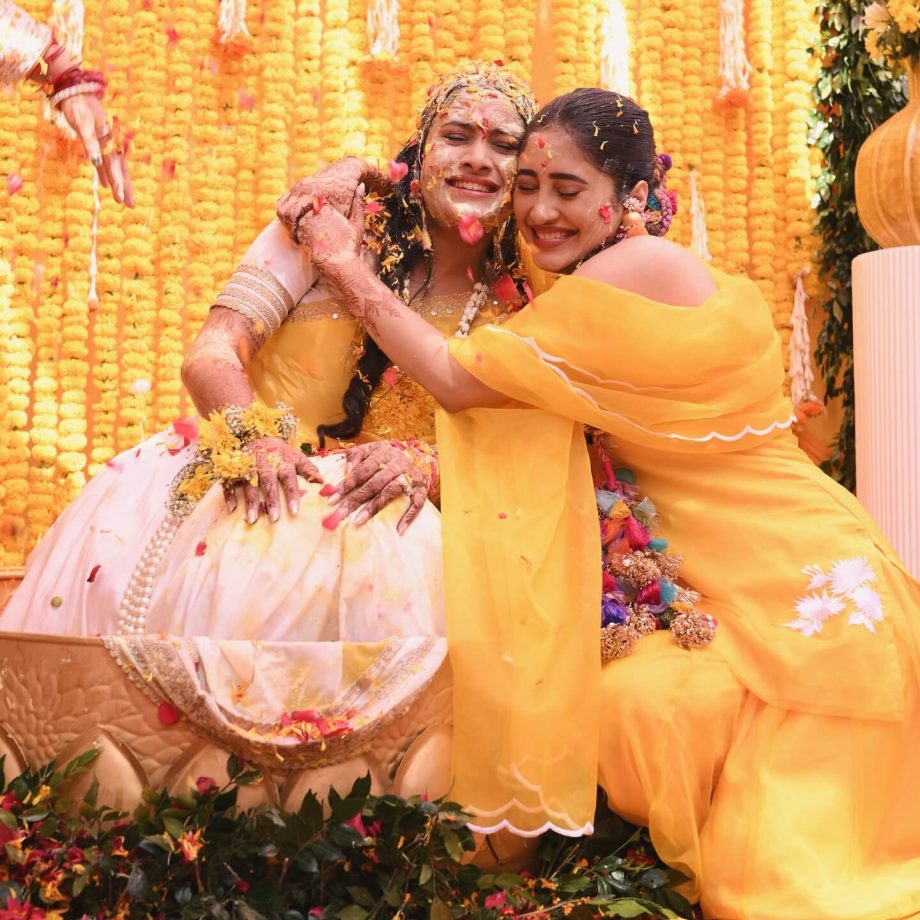 Shivangi Joshi Lights Up Sister's Haldi Ceremony — See Viral Photos & Video 971313