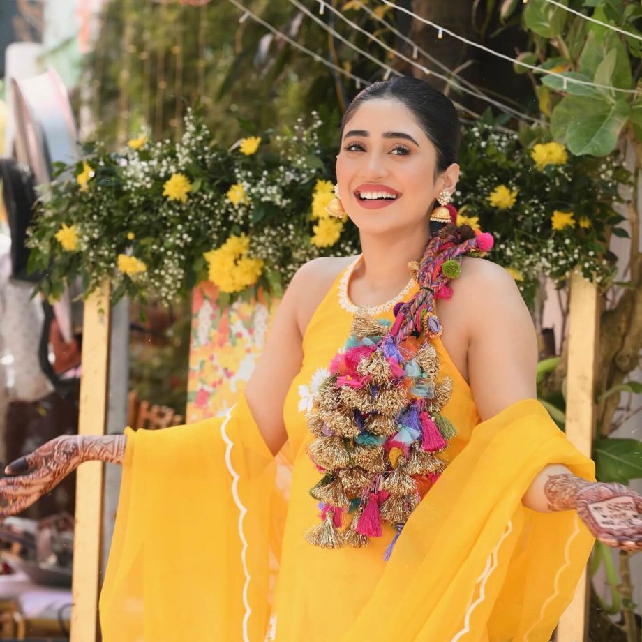 Shivangi Joshi Lights Up Sister's Haldi Ceremony — See Viral Photos & Video 971316