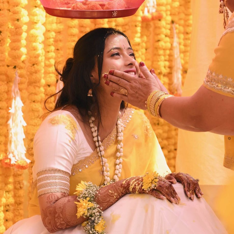 Shivangi Joshi Lights Up Sister's Haldi Ceremony — See Viral Photos & Video 971317