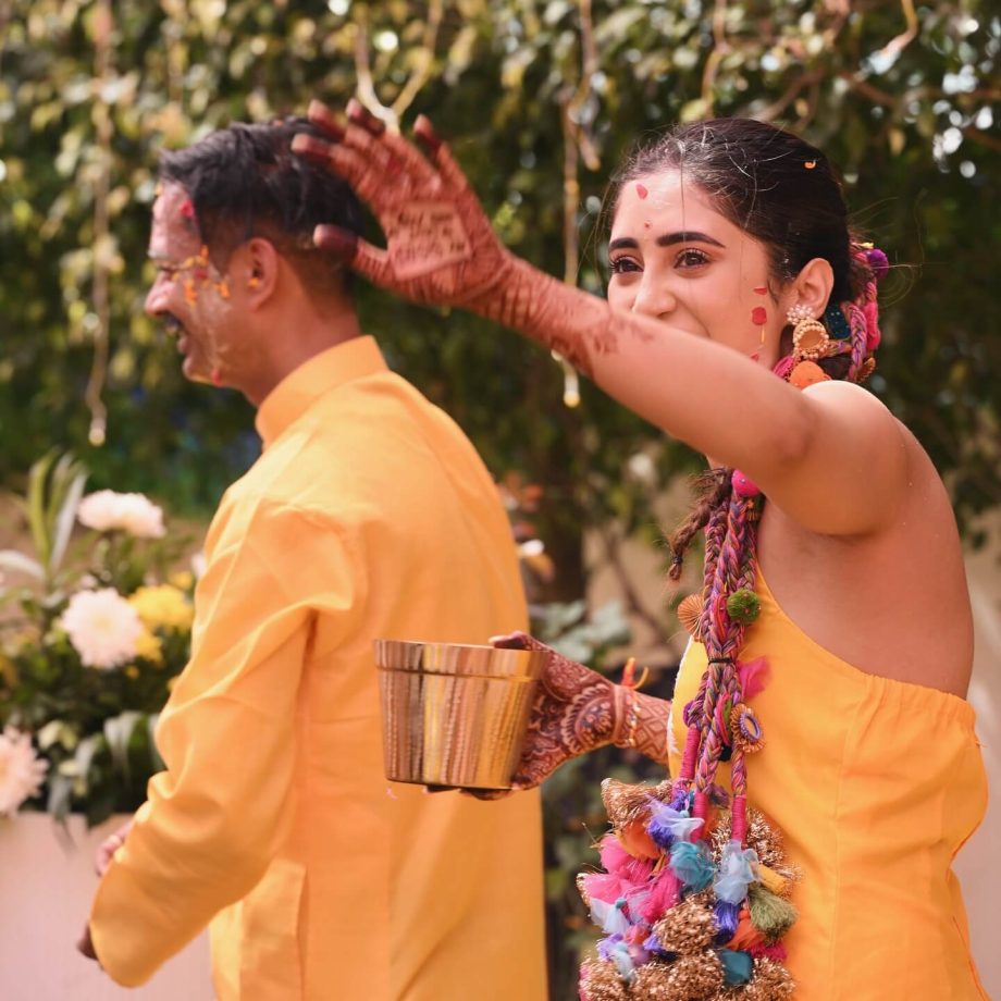 Shivangi Joshi Lights Up Sister's Haldi Ceremony — See Viral Photos & Video 971319