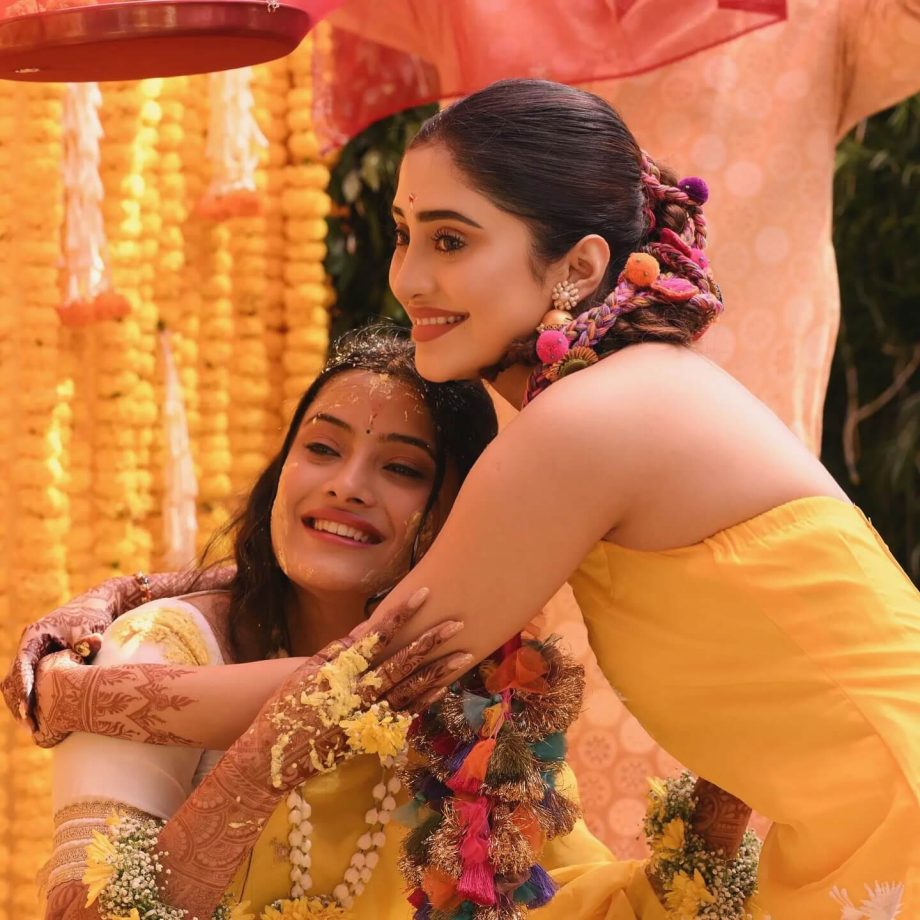 Shivangi Joshi Lights Up Sister's Haldi Ceremony — See Viral Photos & Video 971311