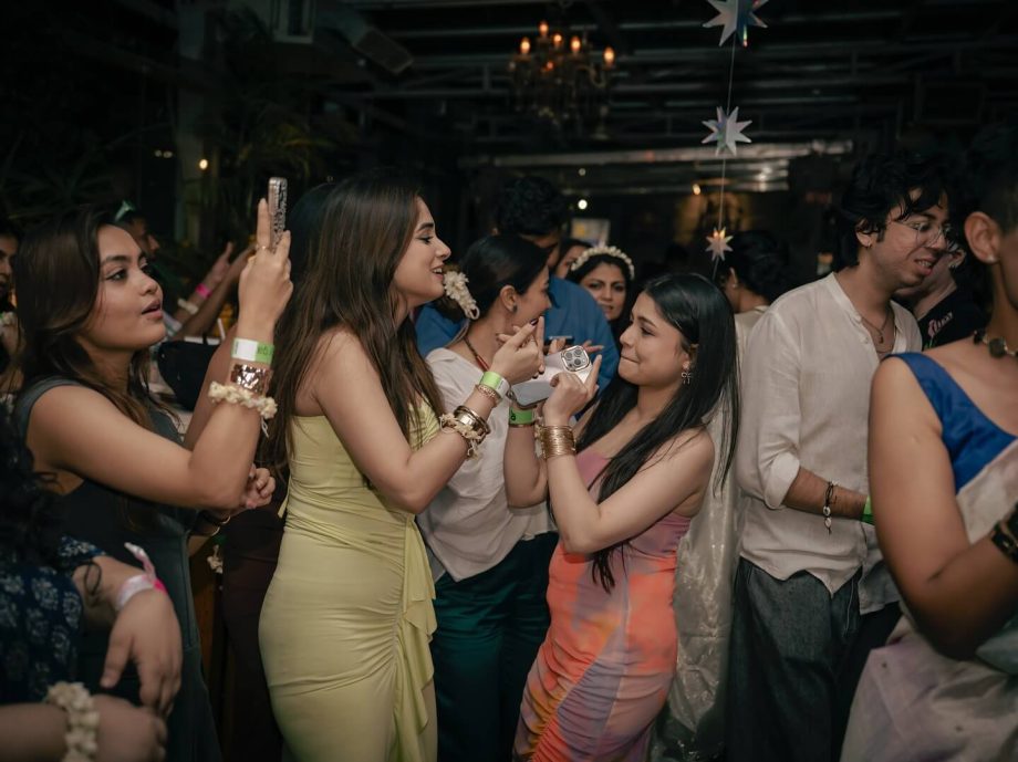 Sriti Jha Reunites With Kaise Mujhe Tum Mil Gaye Star Cast, Enjoys A Special Night 973649