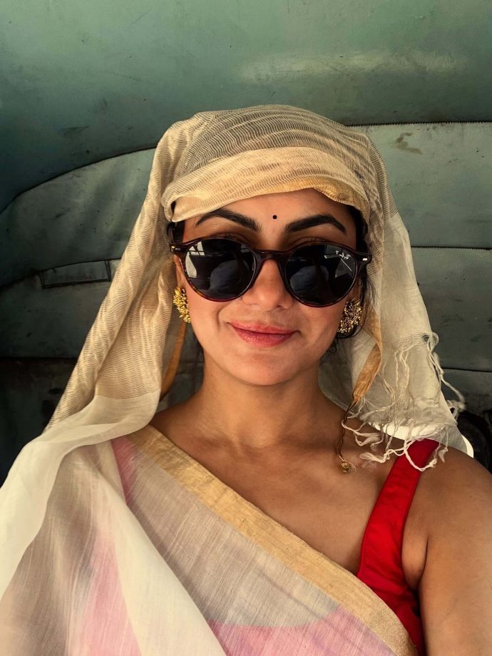 Sriti Jha Slaying in Strappy Deep Neck Blouse and Sheer Saree 970814