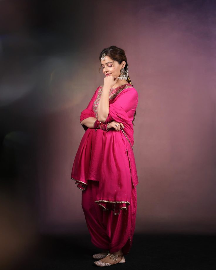 Style Showdown: Munmun Dutta Turns Up the Heat, Rubina Dilaik Radiates Desi Glow! 971568