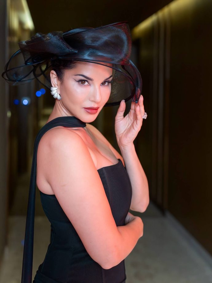 Sunny Leone Dazzles in Black Off-Shoulder Ensemble 973766