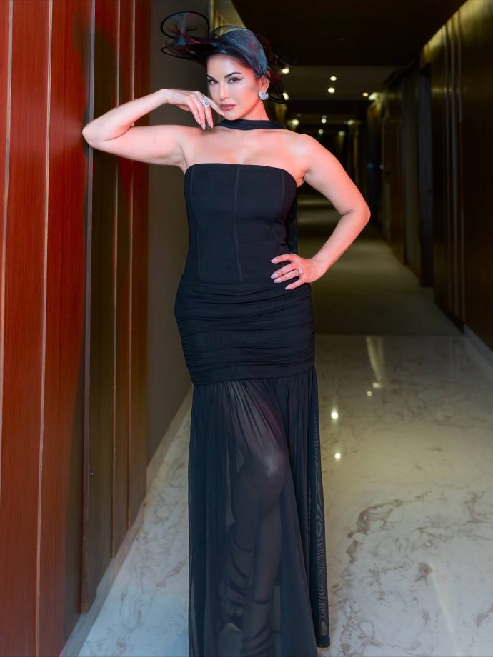 Sunny Leone Dazzles in Black Off-Shoulder Ensemble 973761