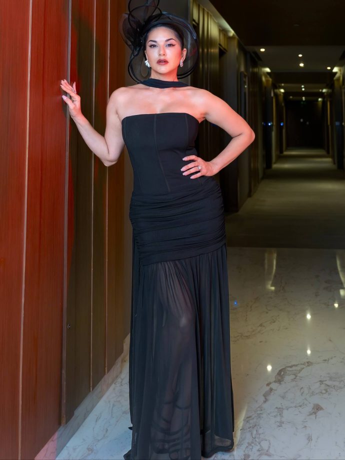Sunny Leone Dazzles in Black Off-Shoulder Ensemble 973764