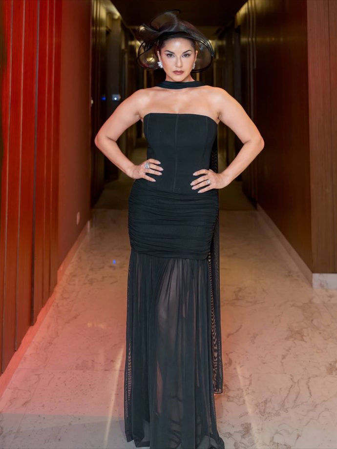 Sunny Leone Dazzles in Black Off-Shoulder Ensemble 973765