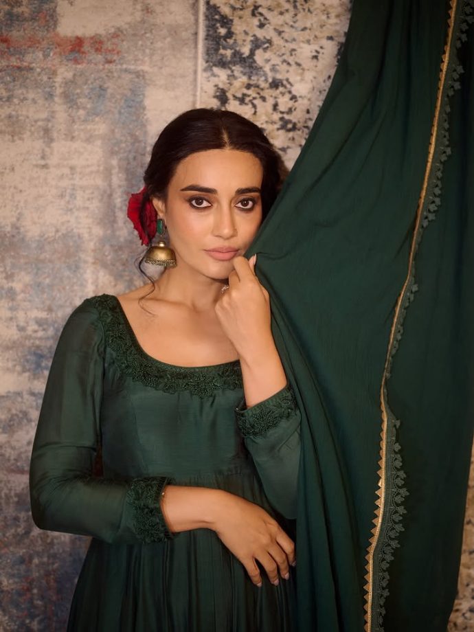 Surbhi Jyoti Radiates Ethnic Elegance in a Regal Green Ensemble 971113