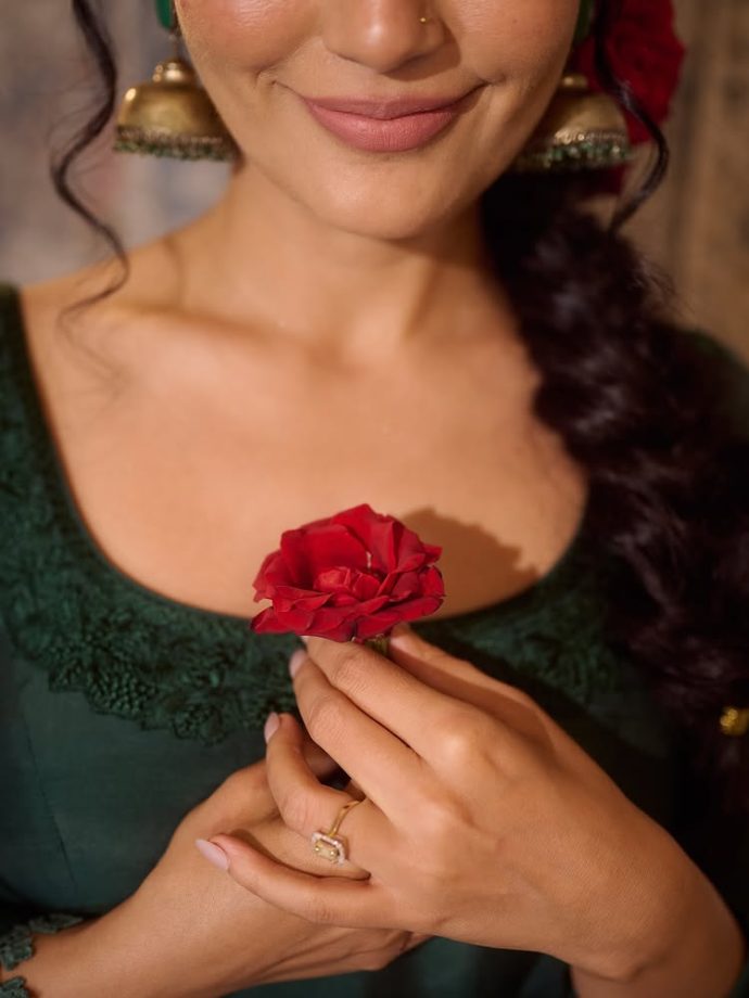 Surbhi Jyoti Radiates Ethnic Elegance in a Regal Green Ensemble 971114