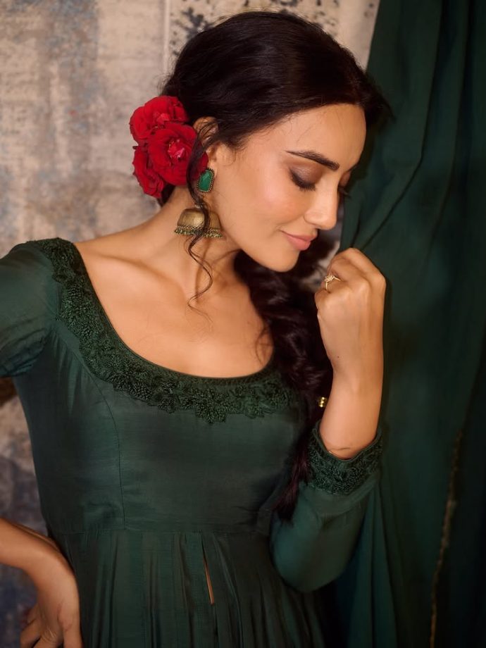 Surbhi Jyoti Radiates Ethnic Elegance in a Regal Green Ensemble 971115