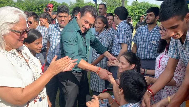 Throwback to when Salman Khan Heartwarming Dance with Children with Down Syndrome Won Hearts 973847