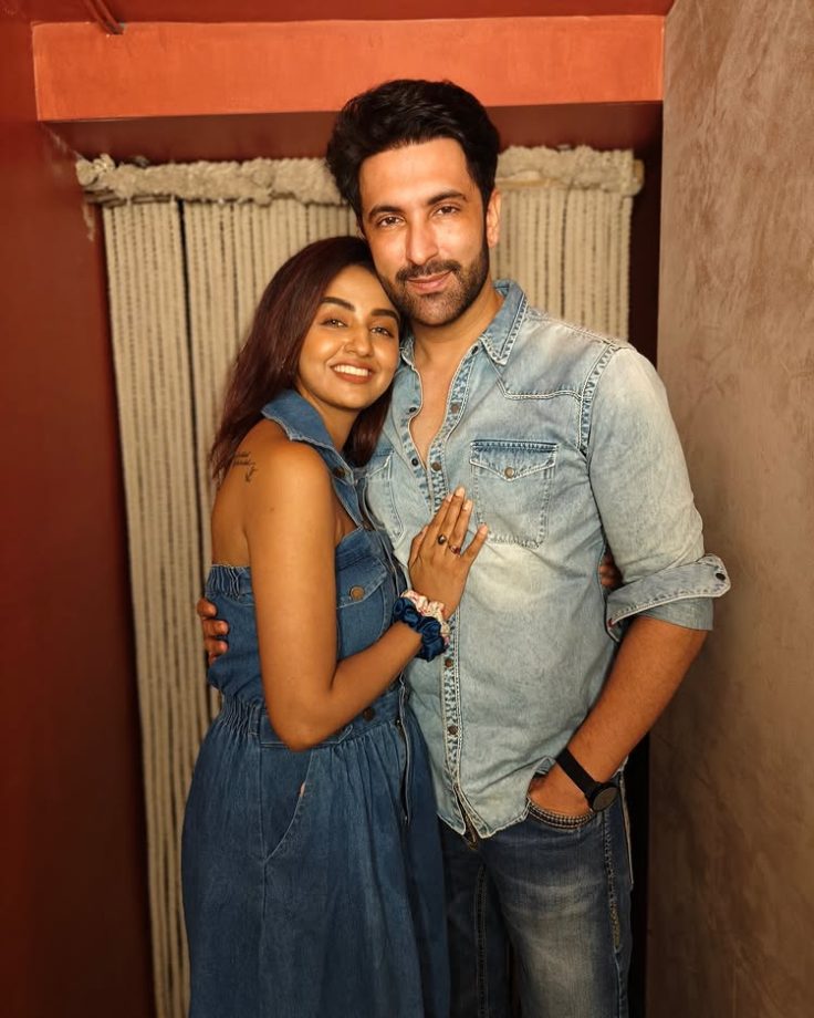 Uttaran Actor Nandish Sandhu Gets Engaged To Kumkum Bhagya's Kavita Banerjee 971783