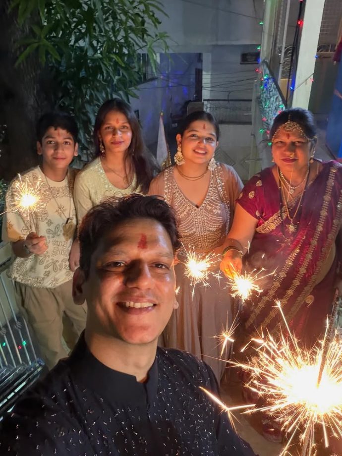 Vijay Varma shares a glimpse of his ‘Seh Parivaar Diwali’ tradition 973248