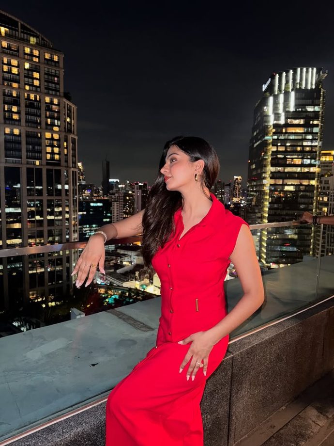 Yeh Rishta Kya Kehlata Hai's Garvita Sadhwani Looks Chili Hot In Red Dress, See Vacation Pics 973894