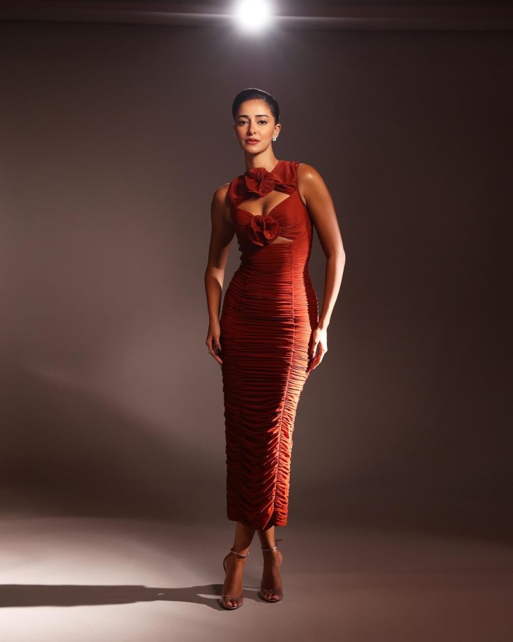 Ananya Panday’s Fiery Red Moment Steals the Spotlight 976266