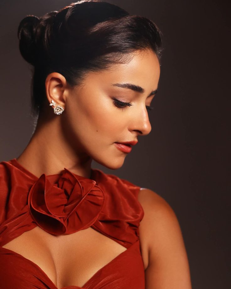Ananya Panday’s Fiery Red Moment Steals the Spotlight 976268