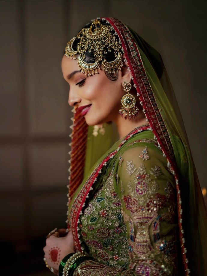 Ankita Lokhande Channels Regal Grandeur in Green and Gold 976237