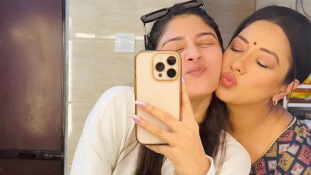 Anupamaa's Adrija Roy Resumes Shoot Post-Vacation, Shares Adorable Moment With Rupali Ganguly 976611