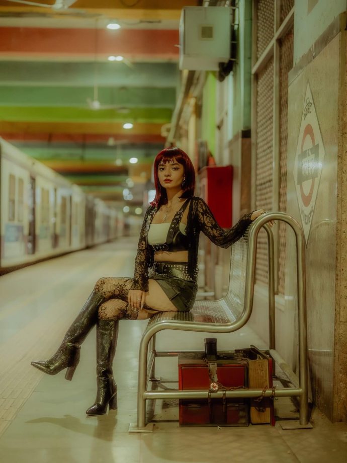 Anushka Sen Channels Edgy Glam in New Chameleon-Themed Look 977166