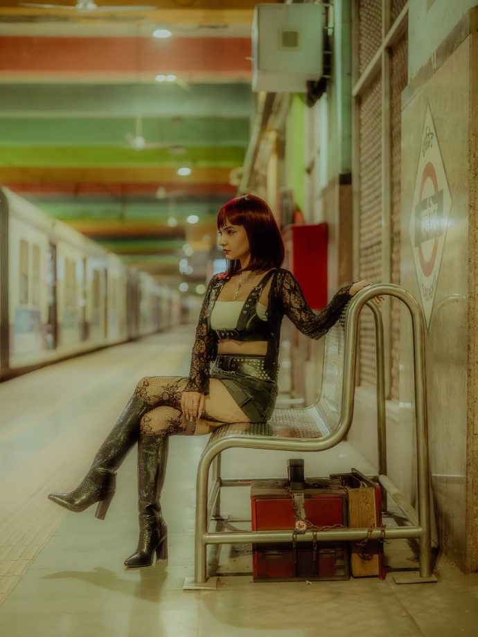 Anushka Sen Channels Edgy Glam in New Chameleon-Themed Look 977158