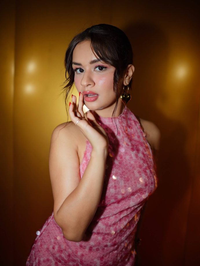 Avneet Kaur Dazzles in a Shimmery Pink Mini Dress 976297